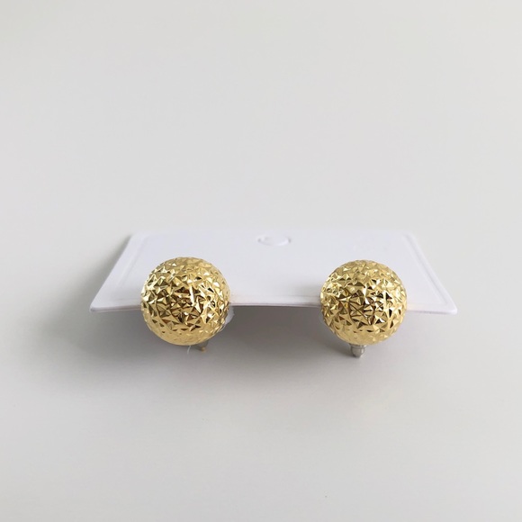 Diamond Cuts Round Stud Earrings - Picture 7 of 8